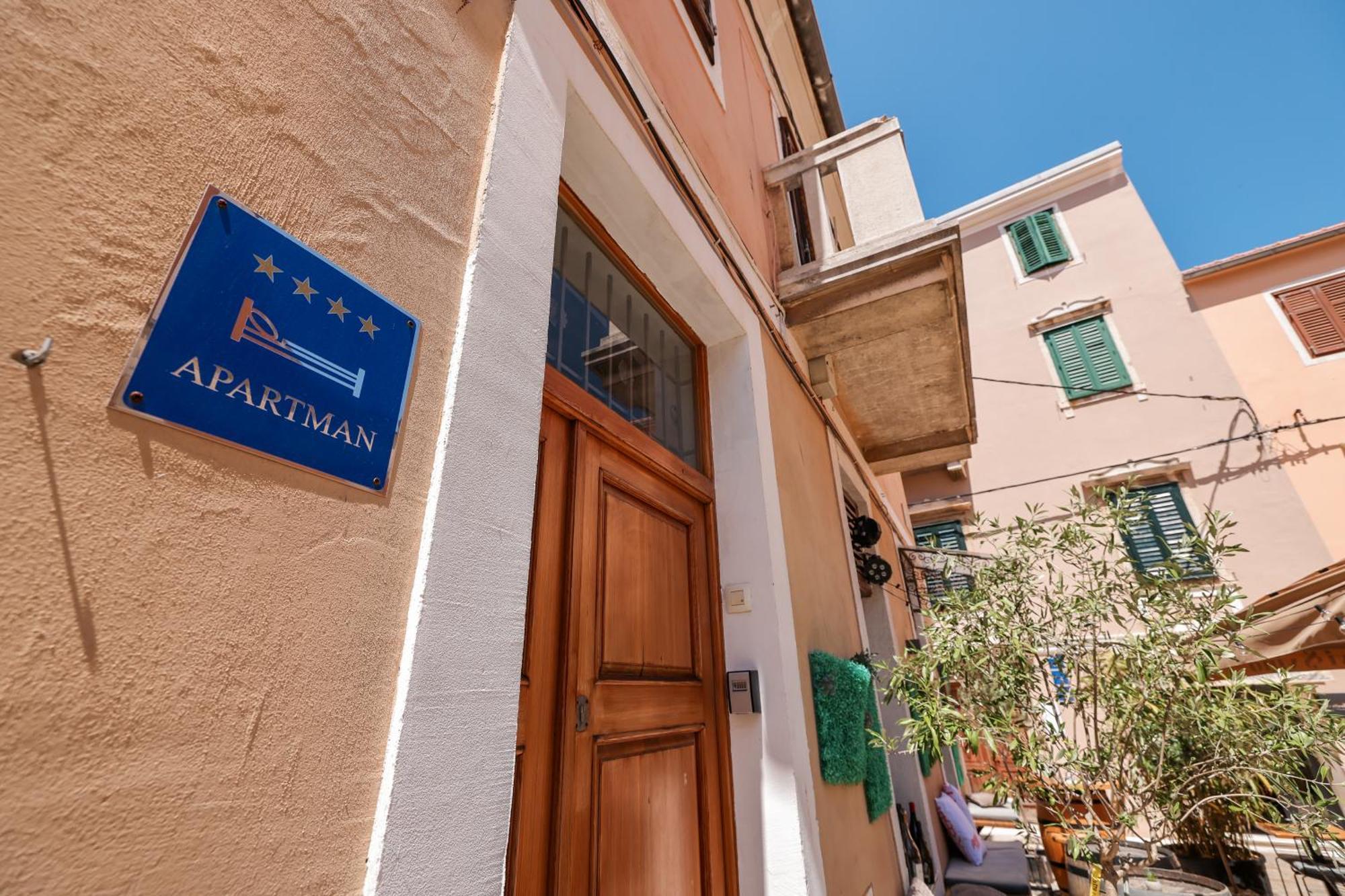 M&d Old Town Luxury Zára